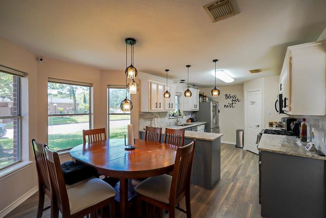 200 Canterbury Drive, Conroe, TX 77303