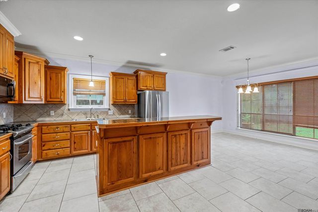 5738 Parkknoll Place Dr, Baton Rouge, LA 70816