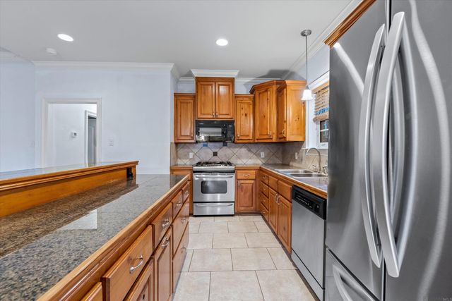 5738 Parkknoll Place Dr, Baton Rouge, LA 70816