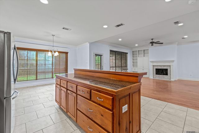 5738 Parkknoll Place Dr, Baton Rouge, LA 70816