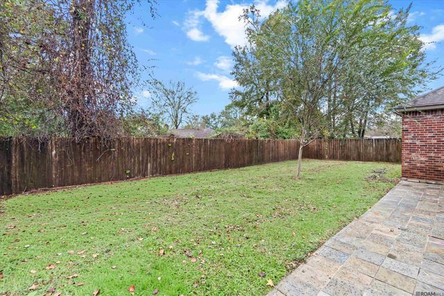 5738 Parkknoll Place Dr, Baton Rouge, LA 70816