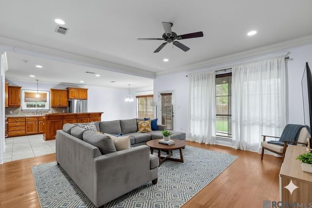 5738 Parkknoll Place Dr, Baton Rouge, LA 70816