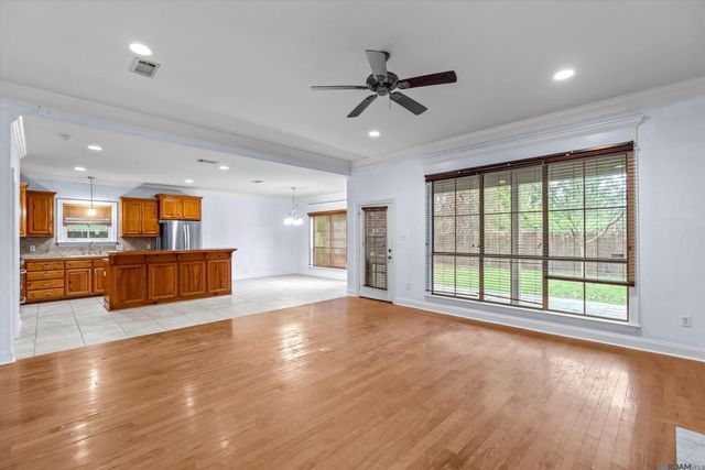 5738 Parkknoll Place Dr, Baton Rouge, LA 70816