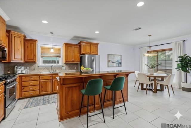 5738 Parkknoll Place Dr, Baton Rouge, LA 70816