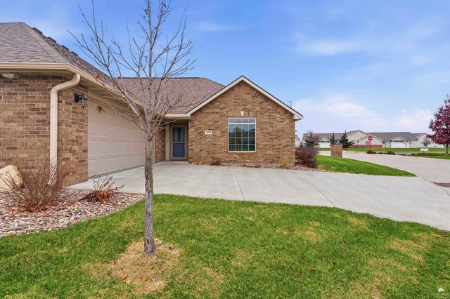 2913 Willowbend Court, Manhattan, KS 66502