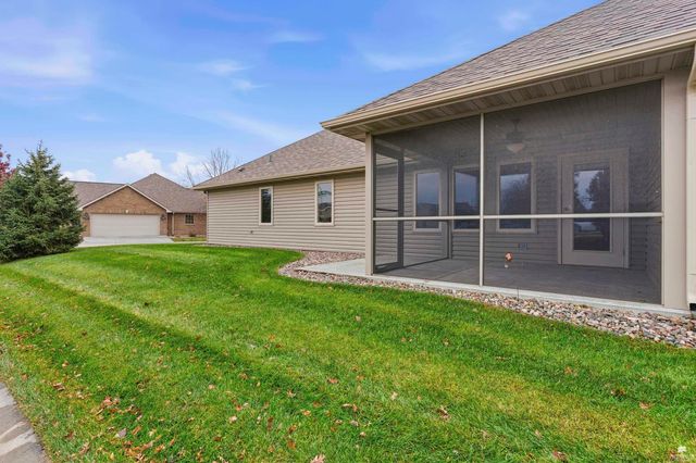 2913 Willowbend Court, Manhattan, KS 66502