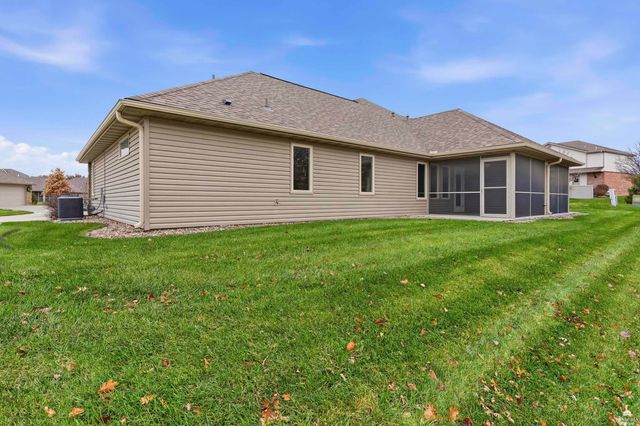 2913 Willowbend Court, Manhattan, KS 66502