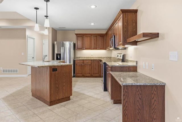 2913 Willowbend Court, Manhattan, KS 66502