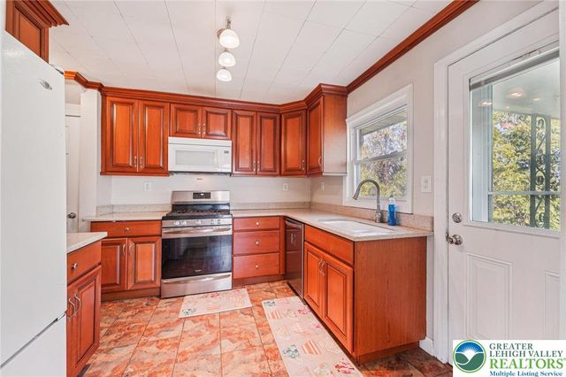 732 Lyons Street, Bethlehem City, PA 18018