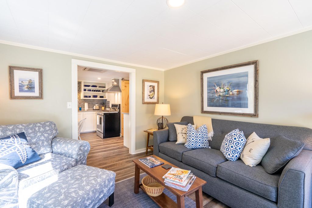 8 Railroad Avenue, Kennebunk, ME 04043 — photo 4