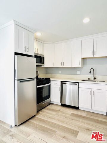 1056 WINCHESTER Avenue B, Glendale, CA 91201