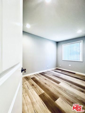 1056 WINCHESTER Avenue B, Glendale, CA 91201