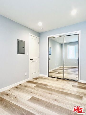 1056 WINCHESTER Avenue B, Glendale, CA 91201