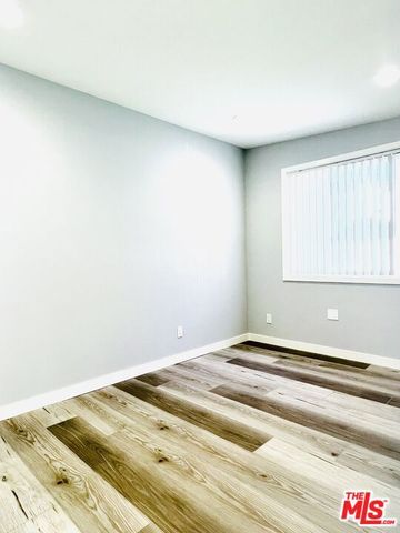 1056 WINCHESTER Avenue B, Glendale, CA 91201