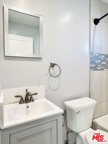 1056 WINCHESTER Avenue B, Glendale, CA 91201