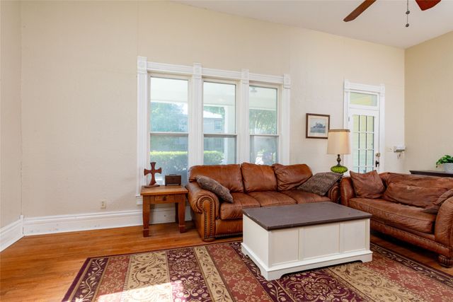 412 W Josephine Street, Weatherford, TX 76086