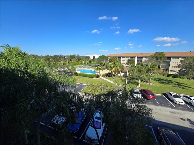 550 SW 138th Ave 402K, Pembroke Pines, FL 33027