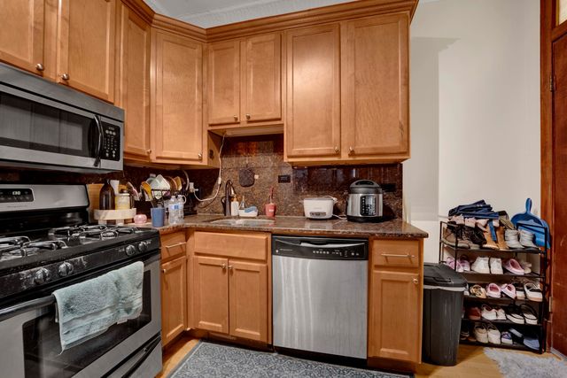 1404 W Flournoy Street 1, Chicago, IL 60607
