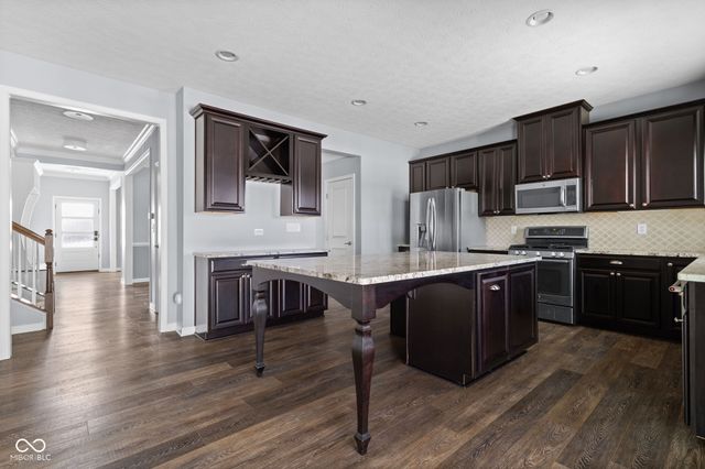 12042 Eagletree Court, Zionsville, IN 46077