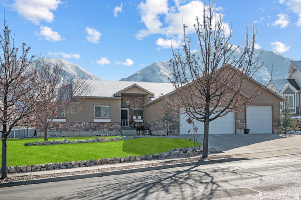 1137 S 925 E, Salem, UT 84653