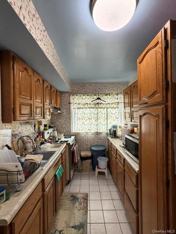 150-14 78th Avenue, Kew Garden Hills, NY 11367