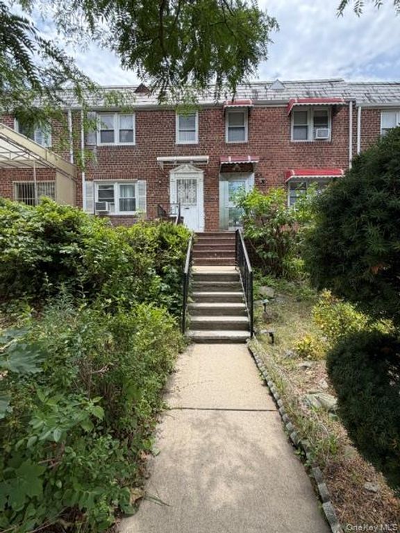 150-14 78th Avenue, Kew Garden Hills, NY 11367