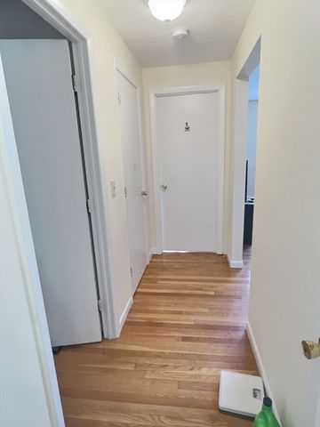 1039 Commonwealth Ave 27, Boston, MA 02215
