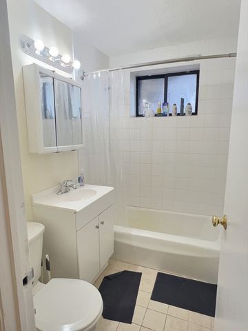 1039 Commonwealth Ave 27, Boston, MA 02215