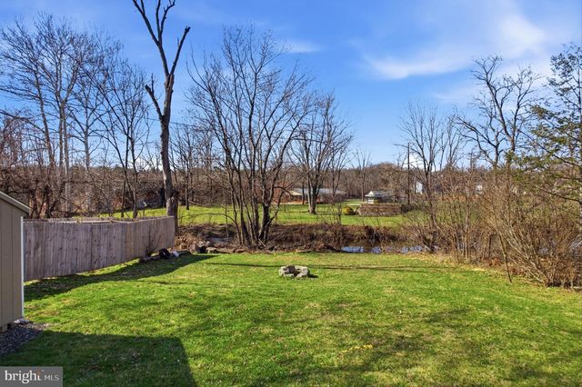 87 W PARK AVE, Sellersville, PA 18960