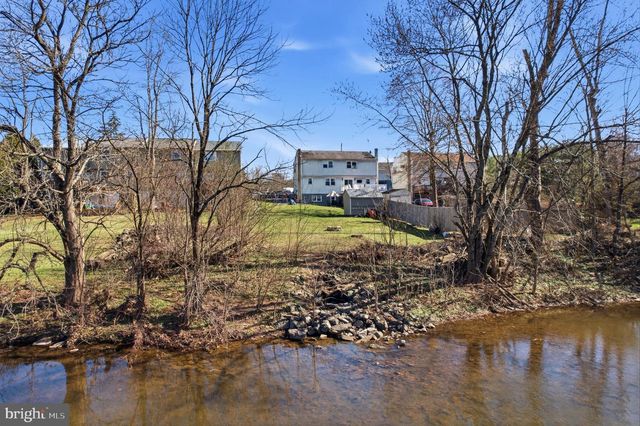 87 W PARK AVE, Sellersville, PA 18960