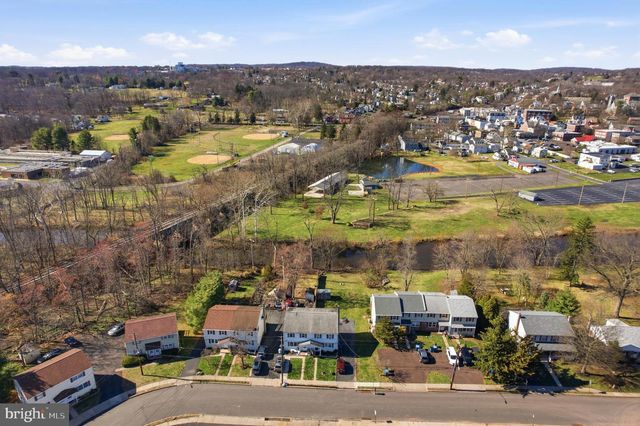 87 W PARK AVE, Sellersville, PA 18960