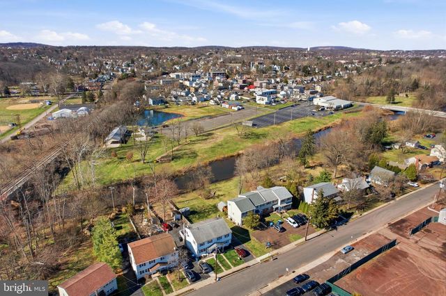 87 W PARK AVE, Sellersville, PA 18960