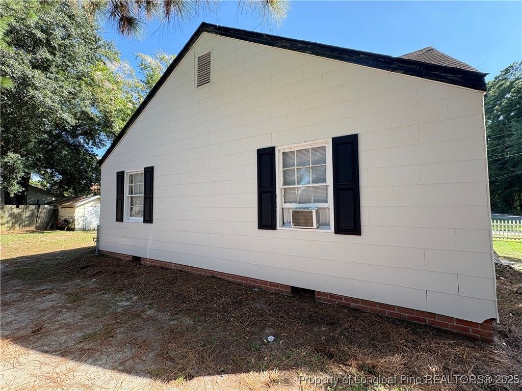 110 E McNeill Drive, Red Springs, NC 28377 — photo 2
