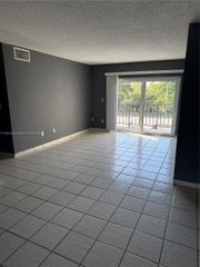 5501 NW 7th St E301, Miami, FL 33126