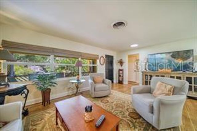 144 30TH AVENUE NE, St Petersburg, FL 33704