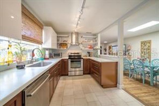 144 30TH AVENUE NE, St Petersburg, FL 33704