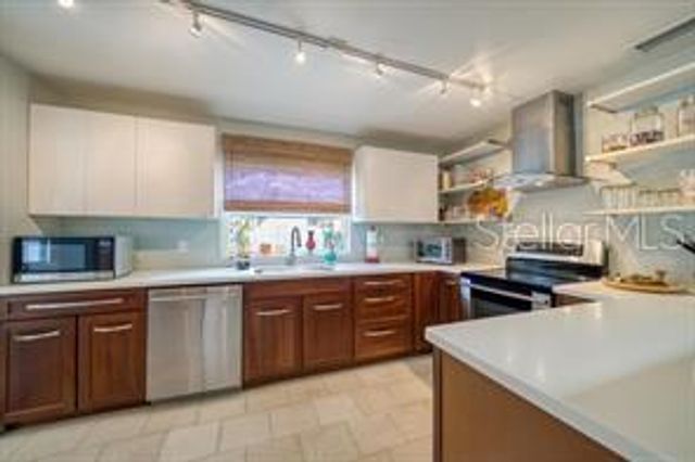 144 30TH AVENUE NE, St Petersburg, FL 33704