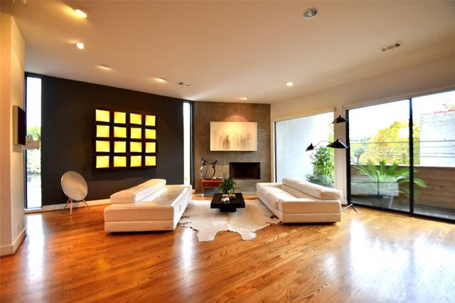 3930 Stanford Street, Houston, TX 77006