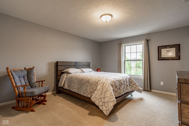 207 Wakefield Way, Zionsville, IN 46077