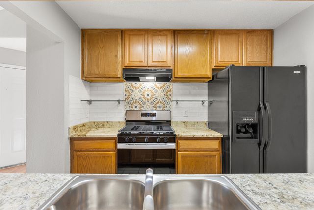 413 Country Aire DR, Round Rock, TX 78664