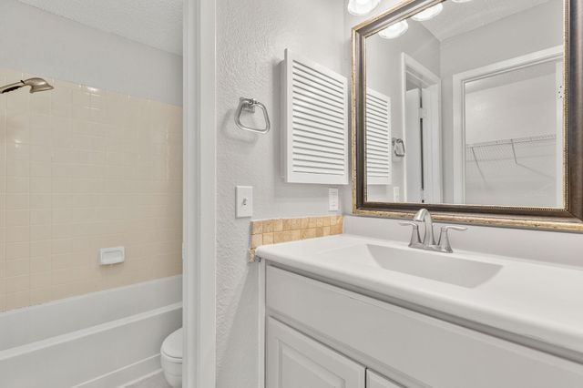 413 Country Aire DR, Round Rock, TX 78664