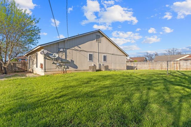 413 Country Aire DR, Round Rock, TX 78664