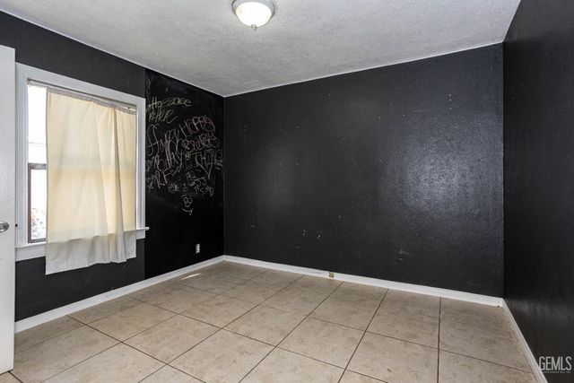 406 10th Street, Bakersfield, CA 93304