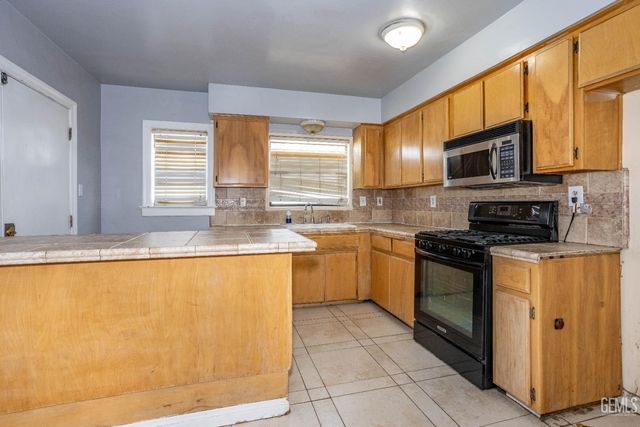 406 10th Street, Bakersfield, CA 93304