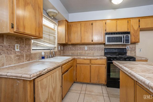 406 10th Street, Bakersfield, CA 93304