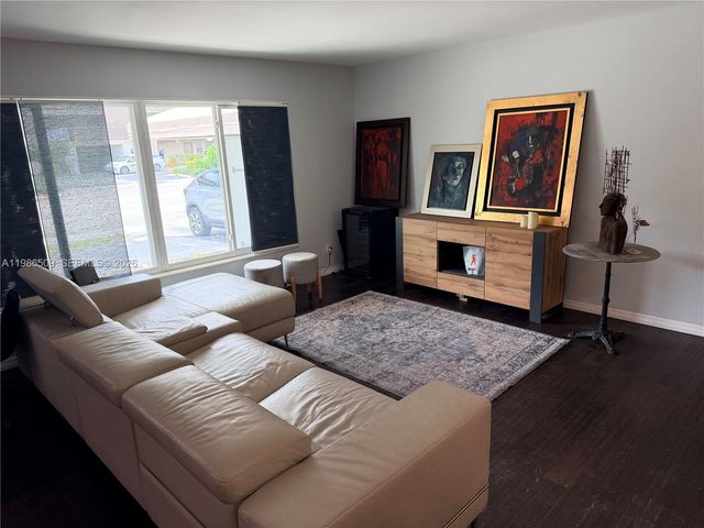 5015 Washington St, Hollywood, FL 33021