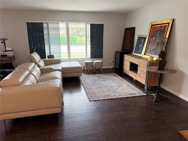 5015 Washington St, Hollywood, FL 33021