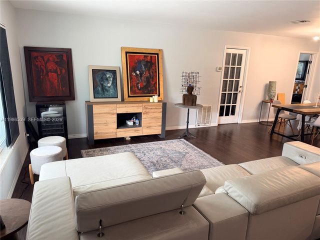 5015 Washington St, Hollywood, FL 33021