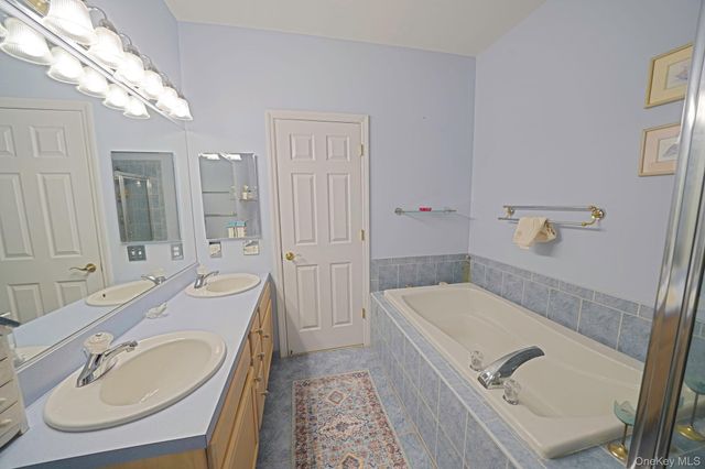 554 Mirror Pond Court, Moriches, NY 11955