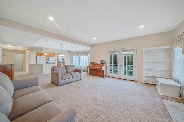 554 Mirror Pond Court, Moriches, NY 11955